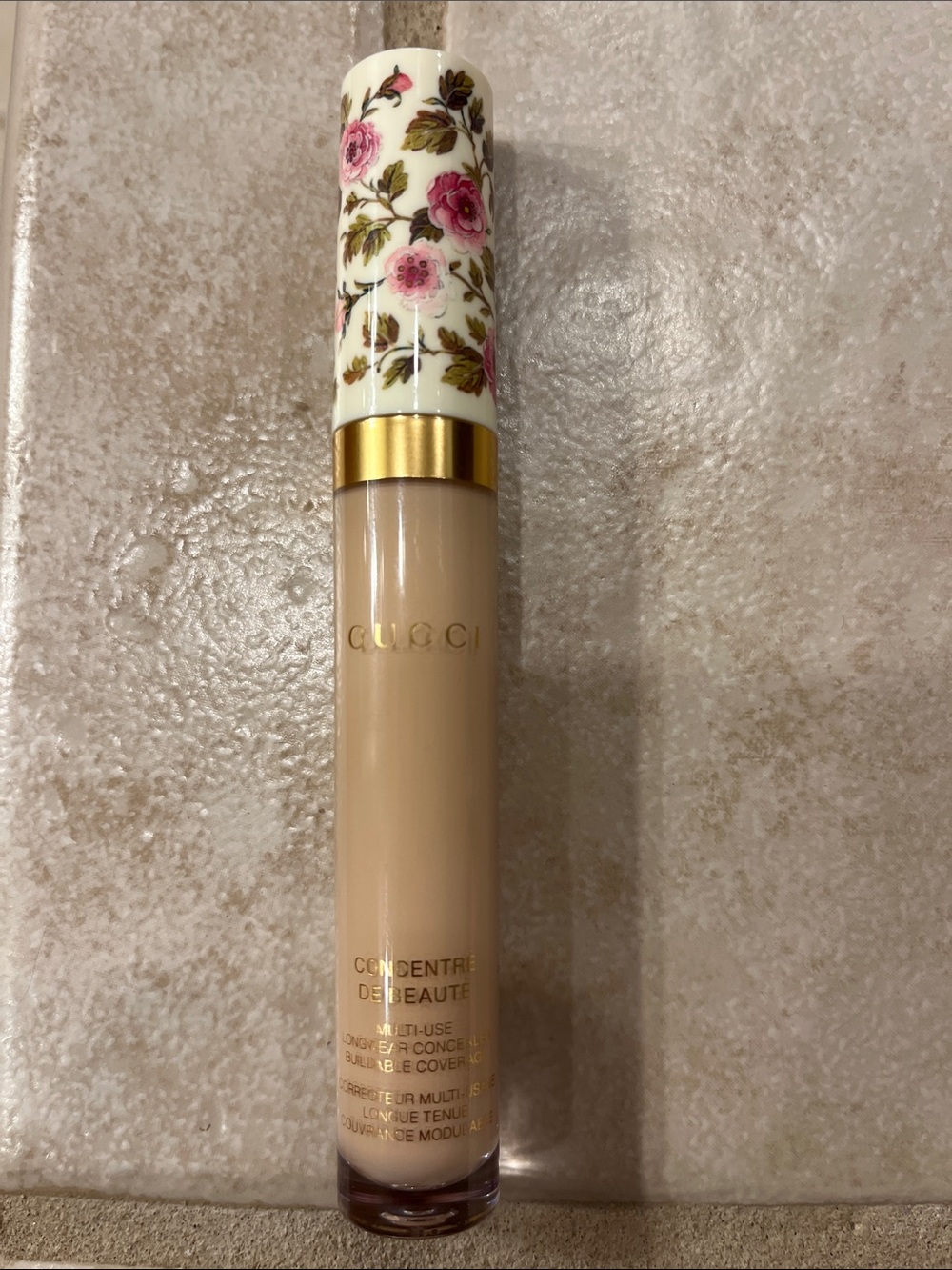 Gucci multi use crease proof hydrating Concealer — shade 18C - Picture 2 of 5